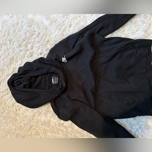 xs black nike sweatshirt